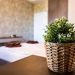 Апартамент Metalex Garden 2bdrm Luxury