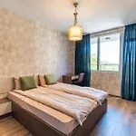 Апартамент Metalex Garden 2bdrm Luxury