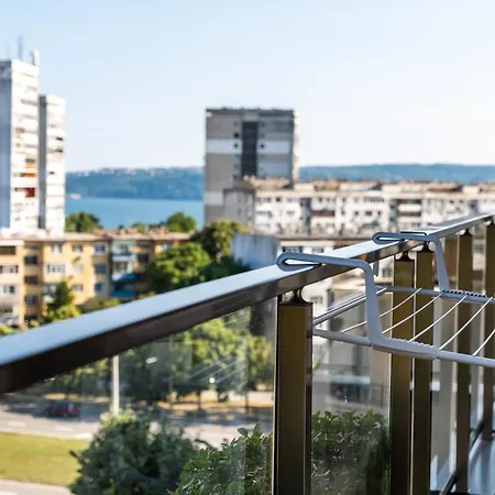 Апартамент Metalex Garden 2bdrm Luxury *