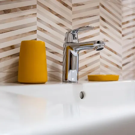 Metalex Garden 2bdrm Luxury Warna