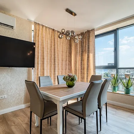 Metalex Garden 2bdrm Luxury * 瓦爾納