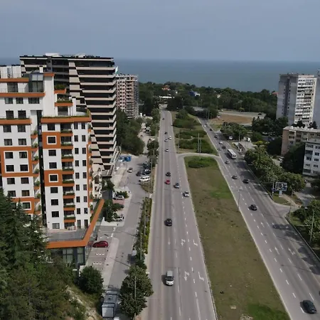 Metalex Garden 2bdrm Luxury Warna